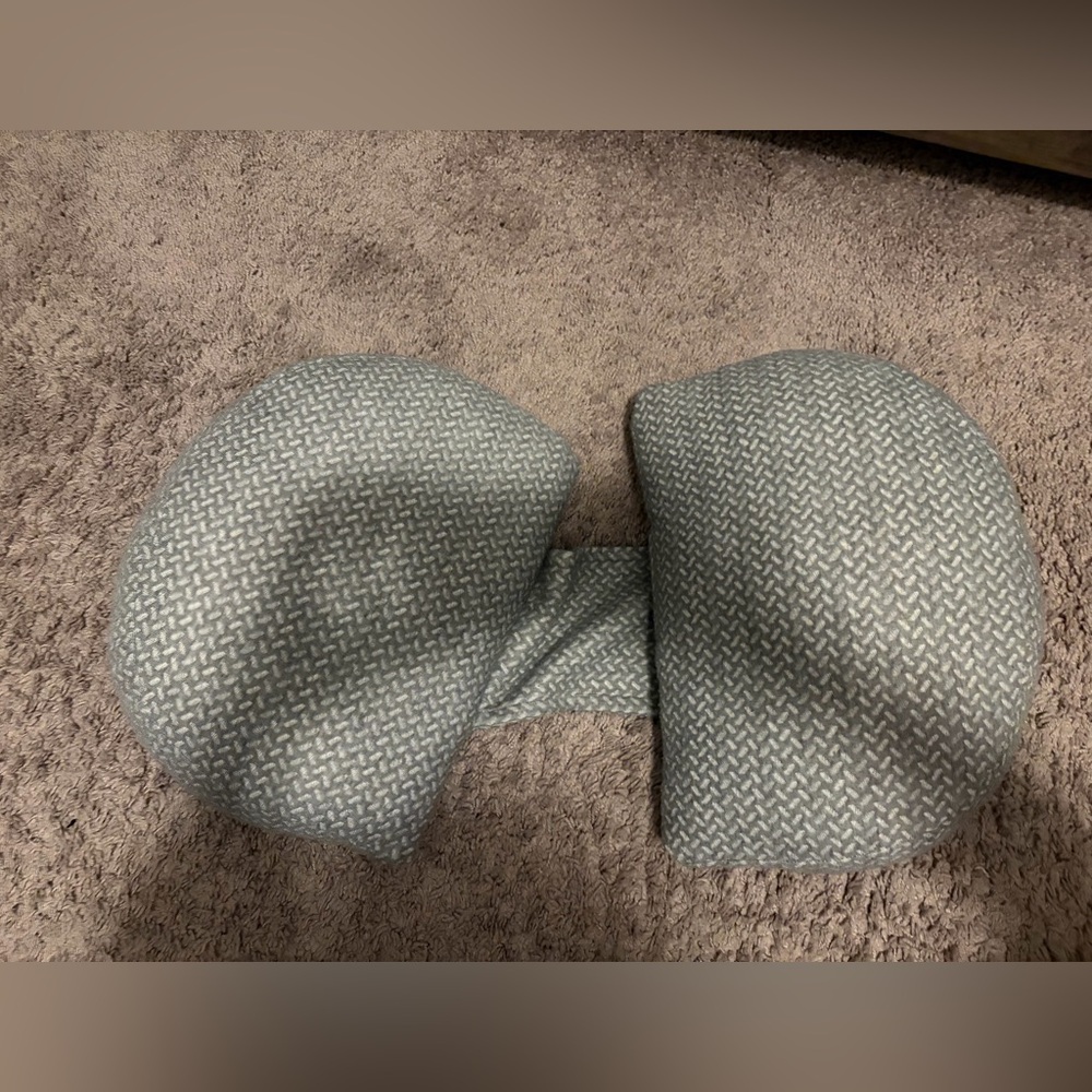 Momcozy pregnancy wedge pillow